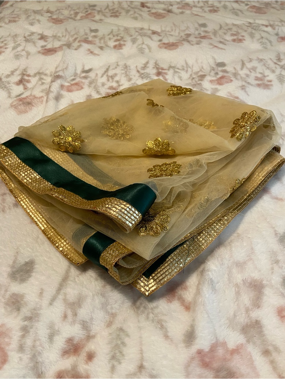 Indian Elegant Floral Gold Sequin Cream and Green Women's Net Scarf Dupatta Veil - Picture 2 of 6